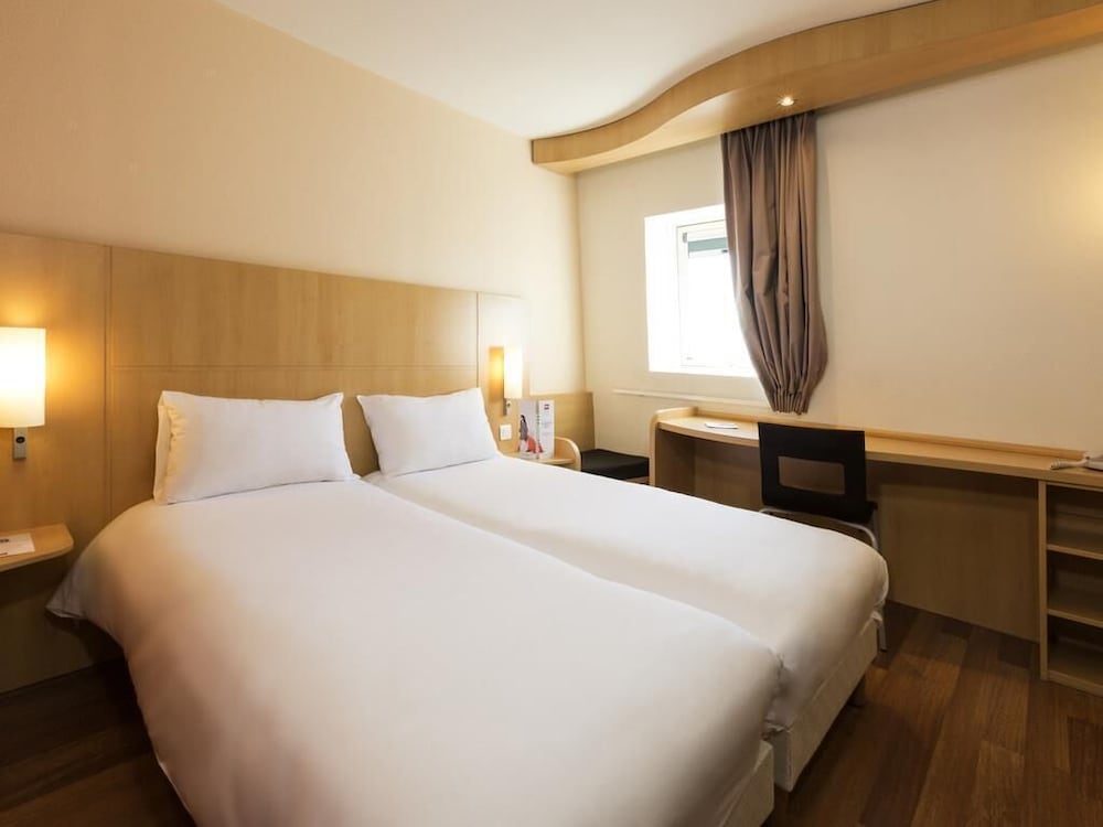 Habitación Standard con dos camas individuales del hotel Ibis Lille Lomme Centre. Foto 9