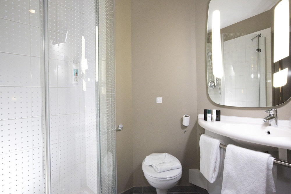 Habitación estándar, 2 camas individuales del hotel Ibis Lille Centre Grand Palais. Foto 3
