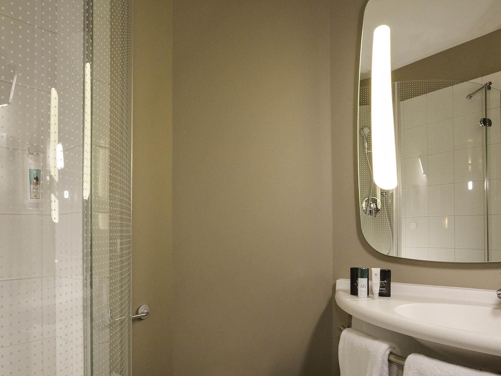 Habitación estándar, 2 camas individuales del hotel Ibis Lille Centre Grand Palais. Foto 4