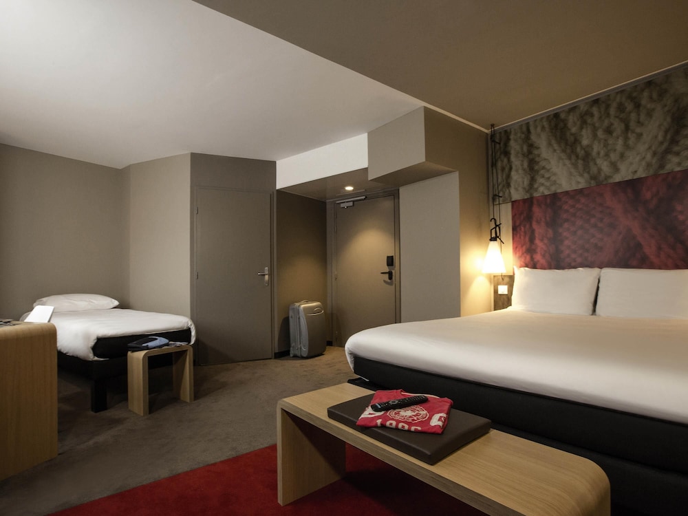 Habitación triple, varias camas del hotel Ibis Lille Centre Grand Palais