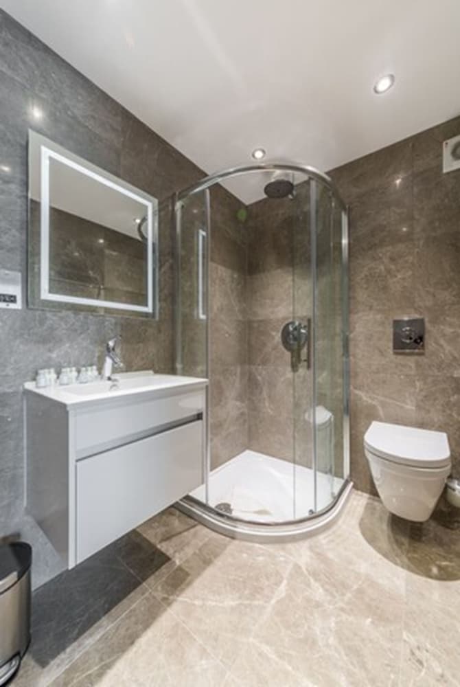 Habitación económica doble, 1 cama doble del hotel The Lion and Key. Foto 6