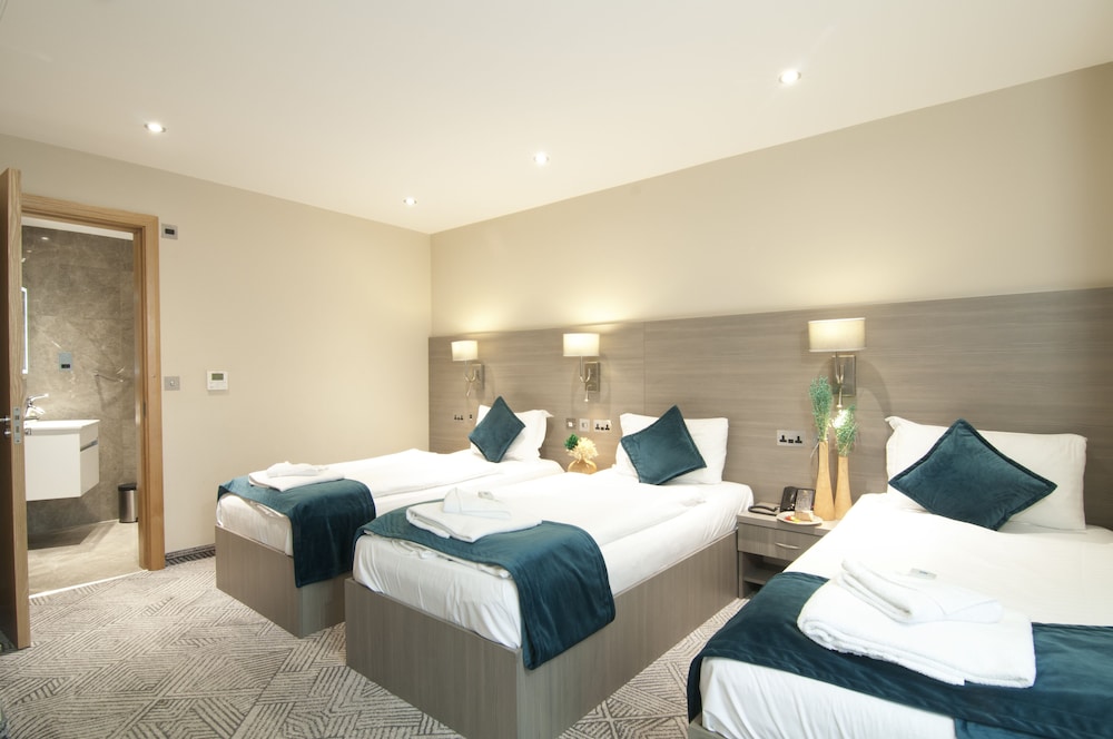 Habitación triple clásica, 3 camas individuales, baño privado del hotel The Lion and Key