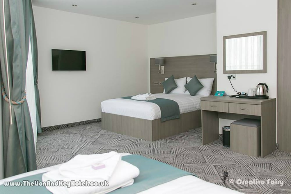 Habitación triple familiar, baño privado del hotel The Lion and Key. Foto 3