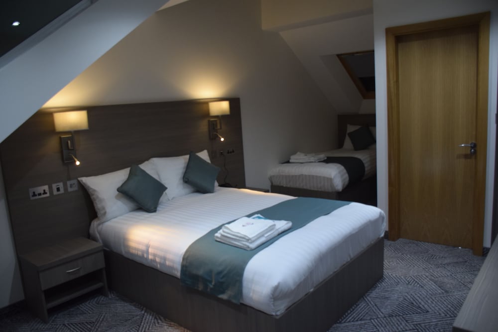 Habitación triple familiar, baño privado del hotel The Lion and Key. Foto 15