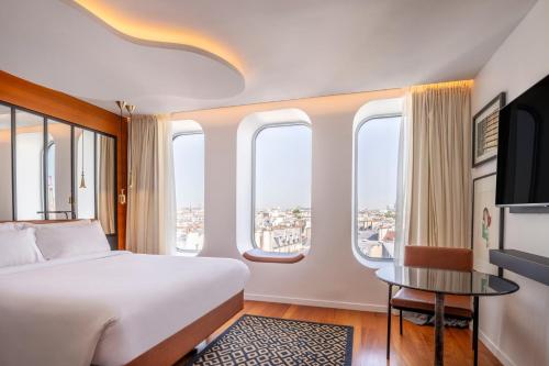 Habitación Vistas Urbanas con vistas a los tejados de París del hotel Renaissance Paris Republique