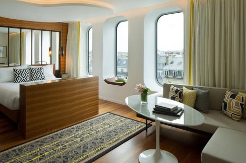 Suite Junior Artist Studio del hotel Renaissance Paris Republique. Foto 2