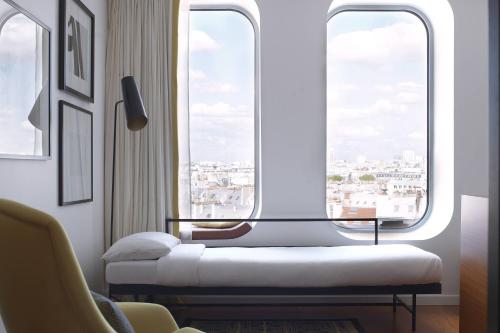 Suite Junior Artist Studio del hotel Renaissance Paris Republique. Foto 5