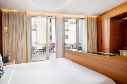 Suite Junior Artist Studio del hotel Renaissance Paris Republique. Foto 9