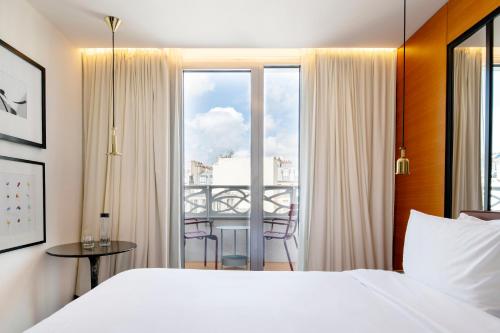 Habitación Bobo con vistas al jardín o a la ciudad del hotel Renaissance Paris Republique. Foto 5