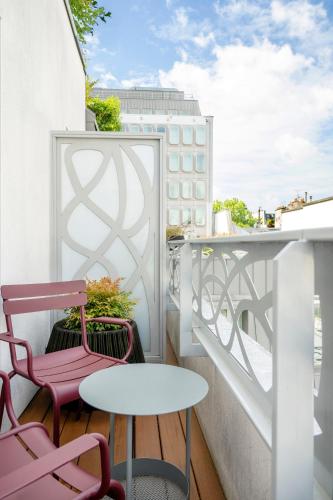 Habitación Bobo con vistas al jardín o a la ciudad del hotel Renaissance Paris Republique. Foto 10