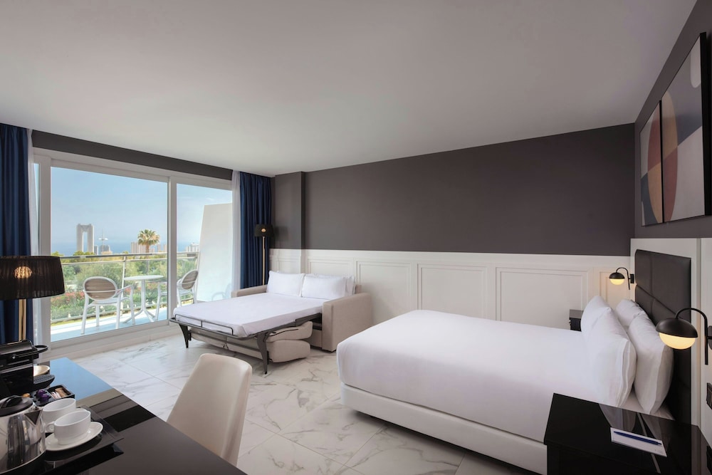 Habitación Premium, 1 cama de matrimonio con sofá cama, terraza, vistas al mar del hotel Four Points by Sheraton Costa Blanca