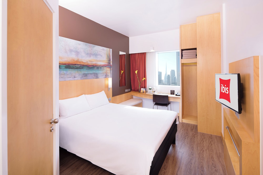 Habitación estándar - Cama queen size del hotel Ibis One Central. Foto 3