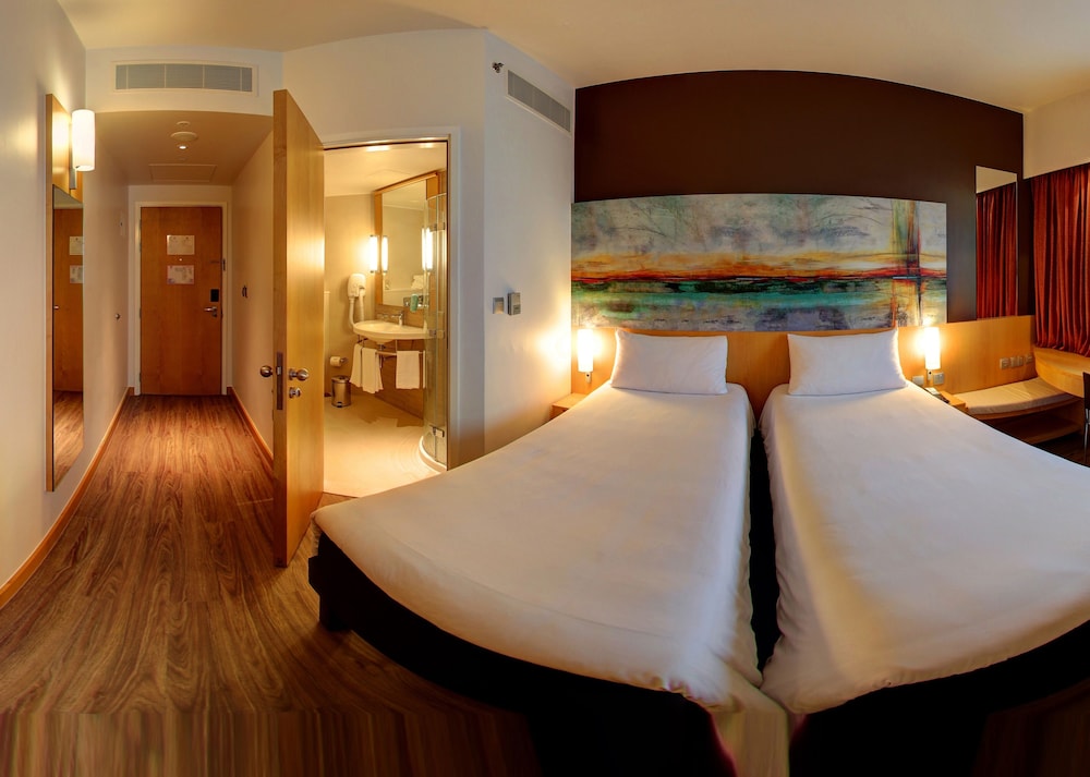 Habitación estándar - Dos camas individuales del hotel Ibis One Central. Foto 1