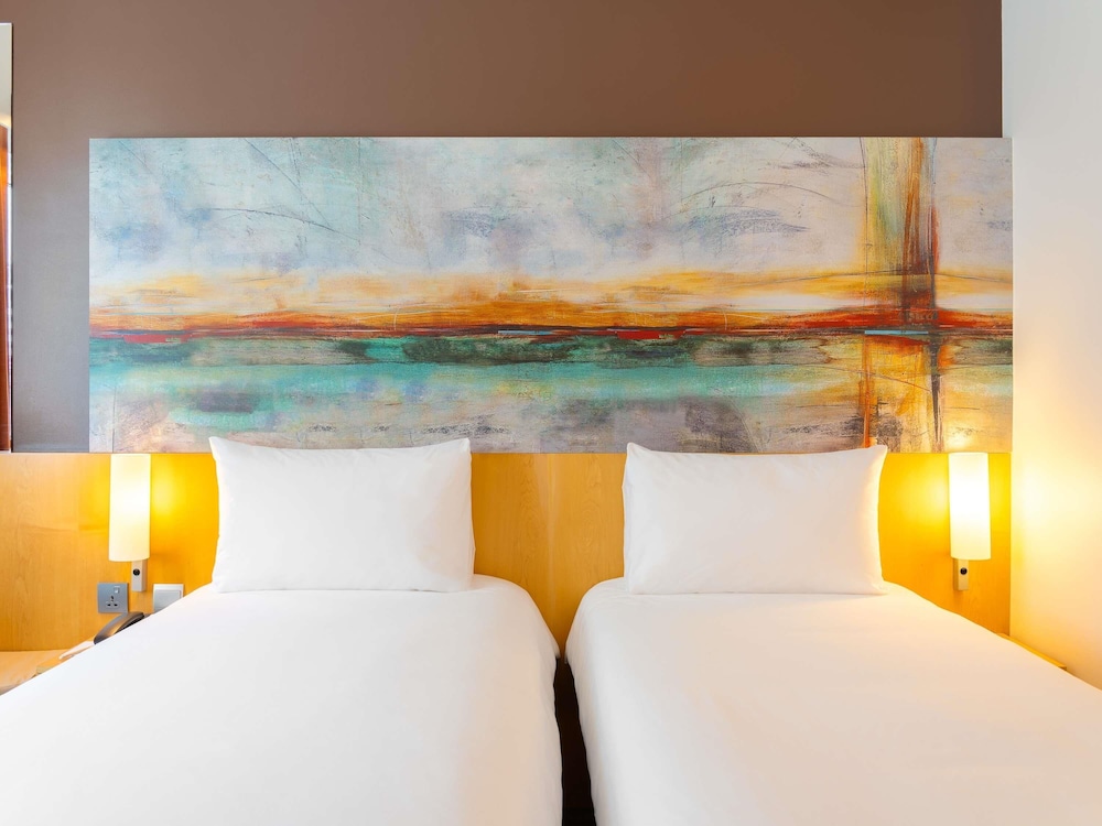Habitación estándar - Dos camas individuales del hotel Ibis One Central. Foto 7