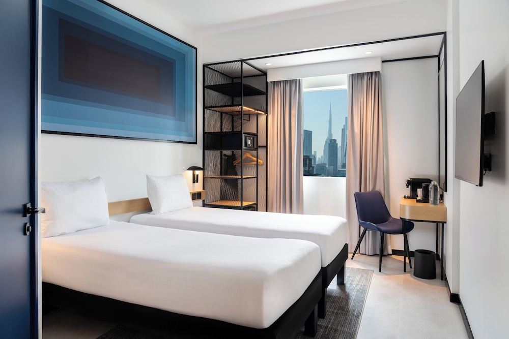 Habitación estándar - Dos camas individuales del hotel Ibis One Central. Foto 9