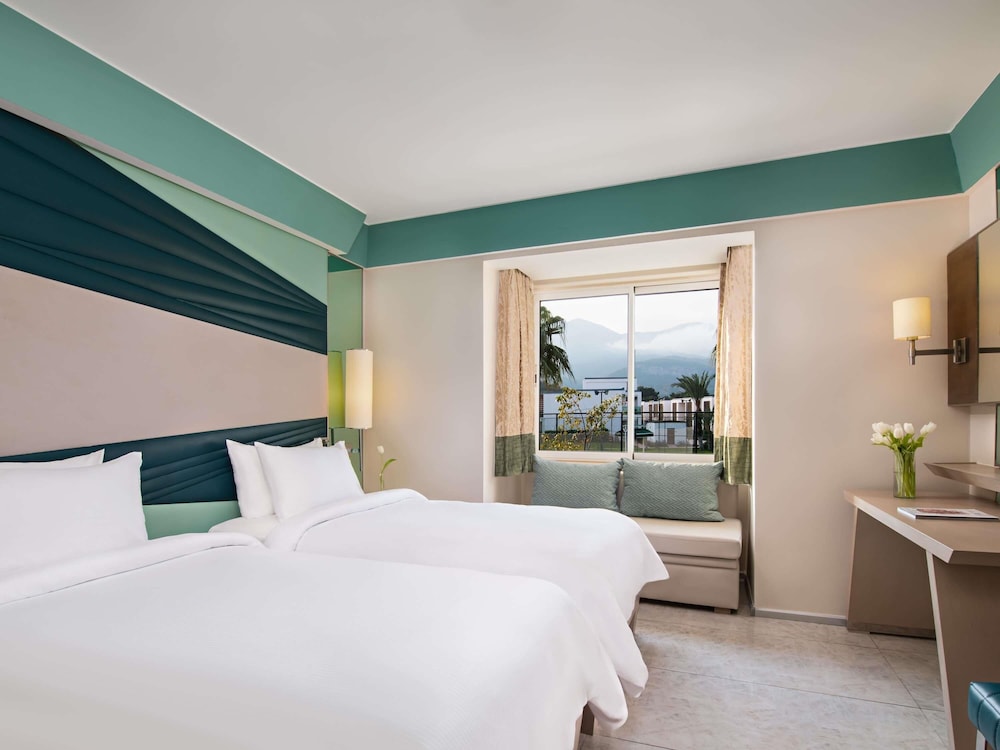 Suite Familiar con Jardín del hotel Rixos Premium Tekirova - The Land Of Legends. Foto 4