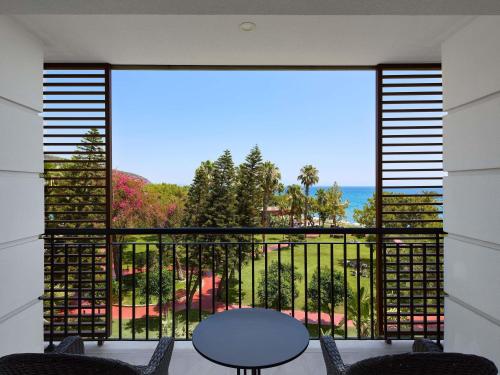 Habitación Doble Deluxe con vistas al mar del hotel Tui Magic Life Rixos Beldibi +16 - The Land Of Legends Access