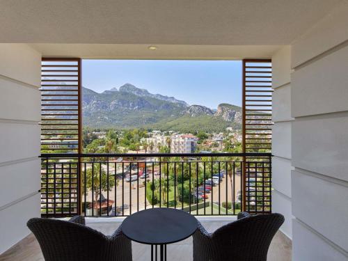 Habitación Deluxe - vistas a las montañas del hotel Tui Magic Life Rixos Beldibi +16 - The Land Of Legends Access. Foto 3