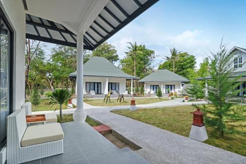Habitación Doble Deluxe con jardín del hotel Jambuluwuk Oceano Resort Gili Trawangan. Foto 3