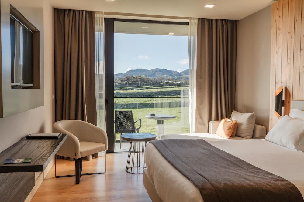 Habitación estándar doble, balcón, vistas a la montaña del hotel Pedras Do Mar Resort and Spa