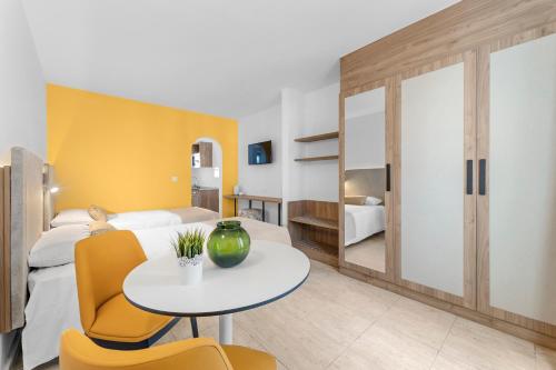 Estudio Superior del hotel Tropicana. Foto 14