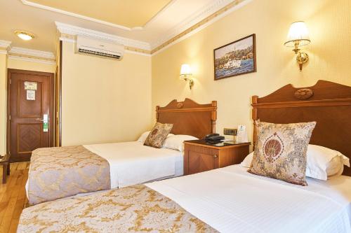 Habitación Triple del hotel Best Western Empire Palace and Spa - Special Class. Foto 18