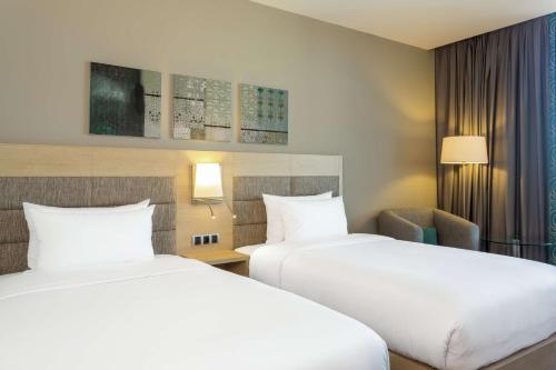 Habitación Familiar de 2 dormitorios del hotel Hilton Garden Inn Tanger City Center. Foto 1