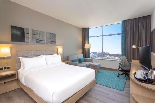 Habitación Familiar - Cama grande del hotel Hilton Garden Inn Tanger City Center. Foto 1
