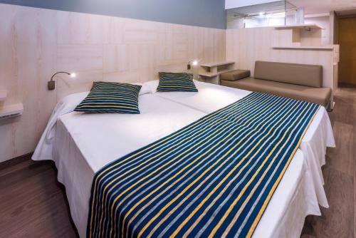 Habitación Doble (1 o 2 camas) con vistas a la piscina del hotel Ght Sa Riera. Foto 3