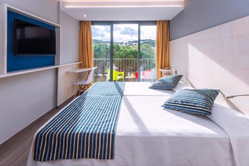 Habitación Doble con vistas a la piscina - 1 o 2 camas del hotel Ght Sa Riera. Foto 3