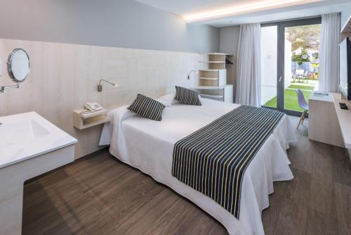 Habitación Doble con balcón - 1 o 2 camas del hotel Ght Sa Riera. Foto 4