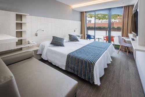 Habitación Doble con balcón - 1 o 2 camas del hotel Ght Sa Riera. Foto 5