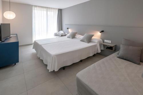 Habitación Doble Superior con terraza - 1 o 2 camas del hotel Ght Sa Riera. Foto 8