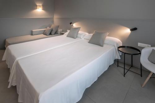 Habitación Doble Superior con terraza - 1 o 2 camas del hotel Ght Sa Riera. Foto 9