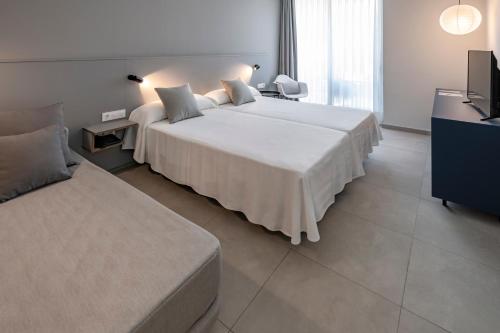 Habitación Doble Superior con terraza - 1 o 2 camas del hotel Ght Sa Riera. Foto 11