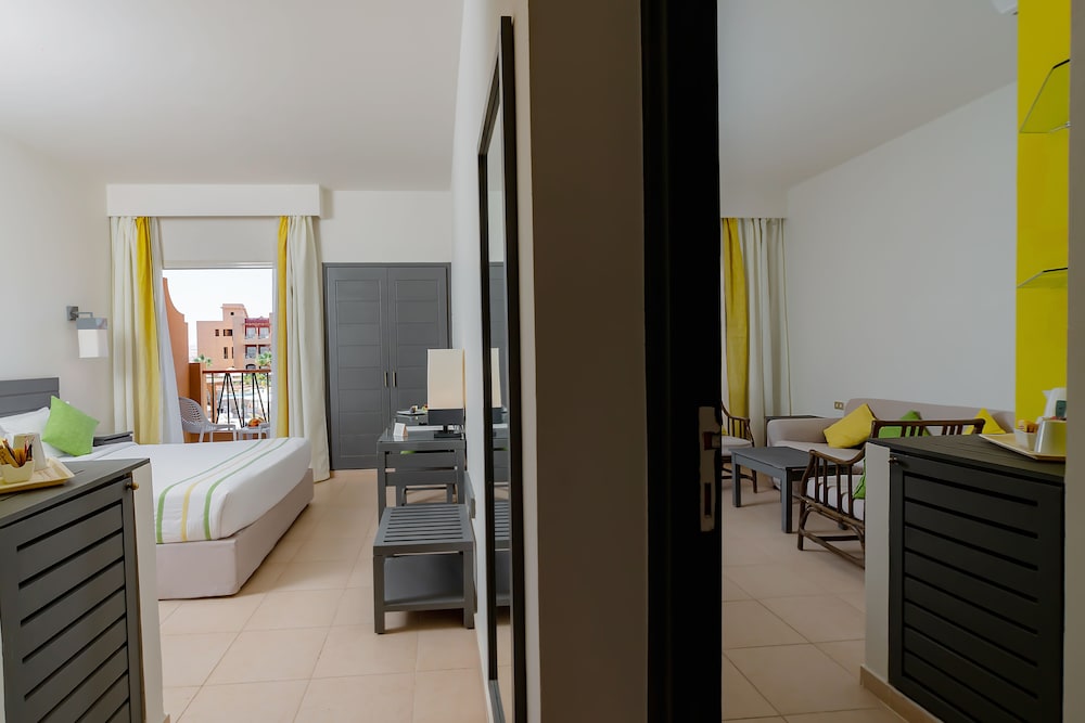 Suite del hotel Lemon and Soul Makadi Garden. Foto 1