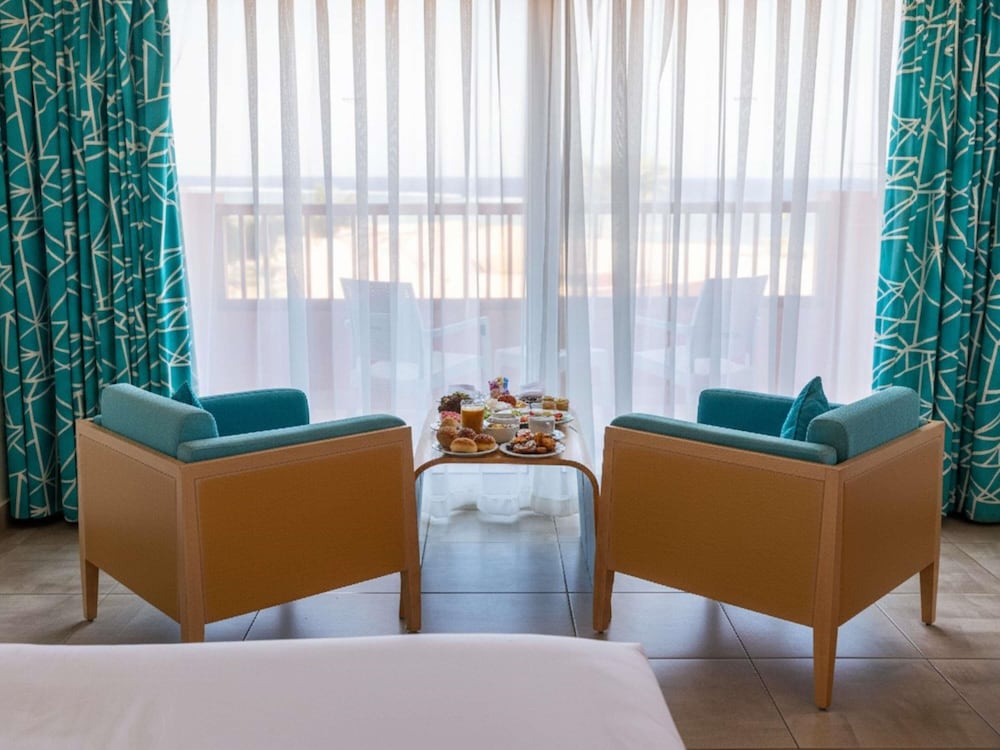 Habitación Clásica - Cama Queen - Vistas al Jardín del hotel Novotel Marsa Alam Beach Resort. Foto 4