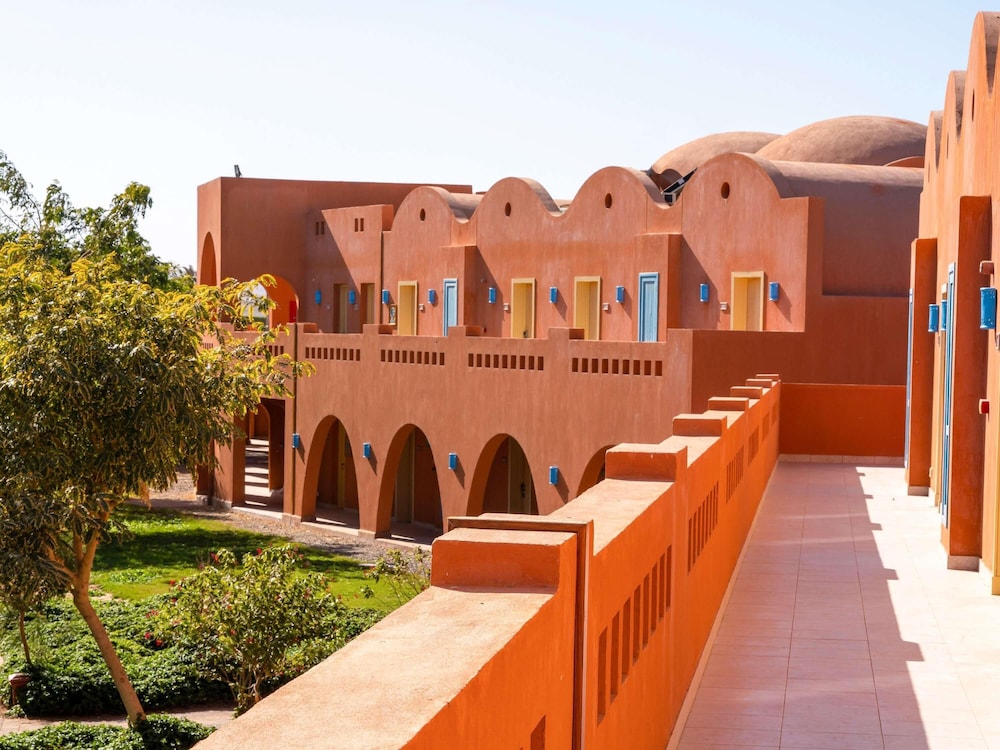 Habitación Clásica - Cama Queen - Vistas al Jardín del hotel Novotel Marsa Alam Beach Resort. Foto 5