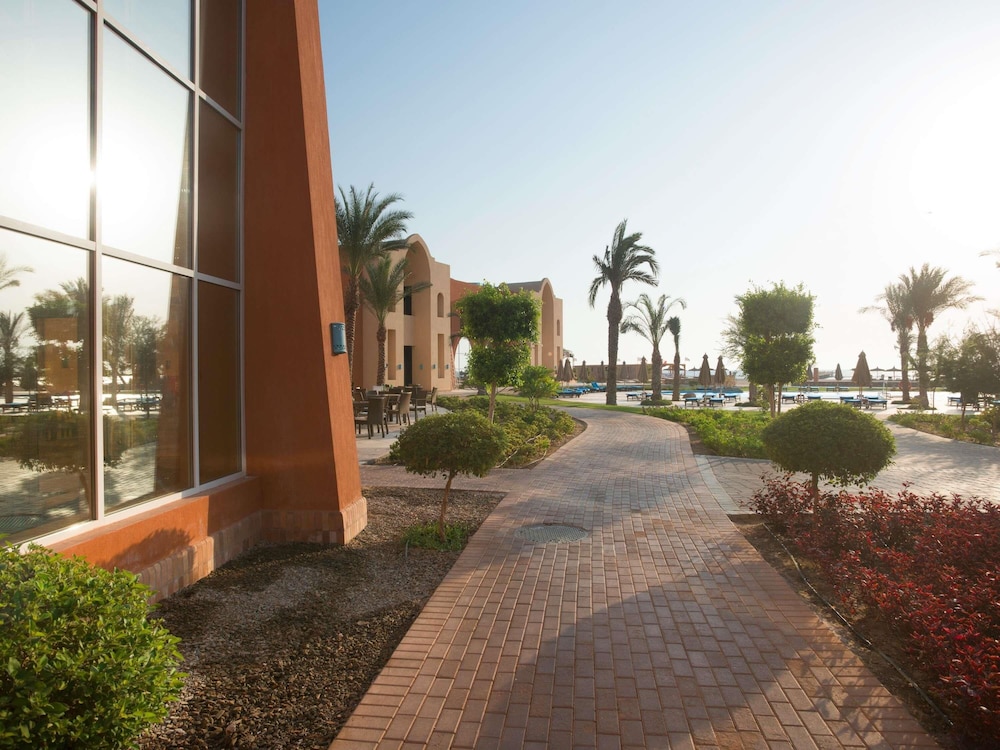 Habitación Clásica - 2 Camas Individuales - Vistas al Jardín del hotel Novotel Marsa Alam Beach Resort. Foto 6