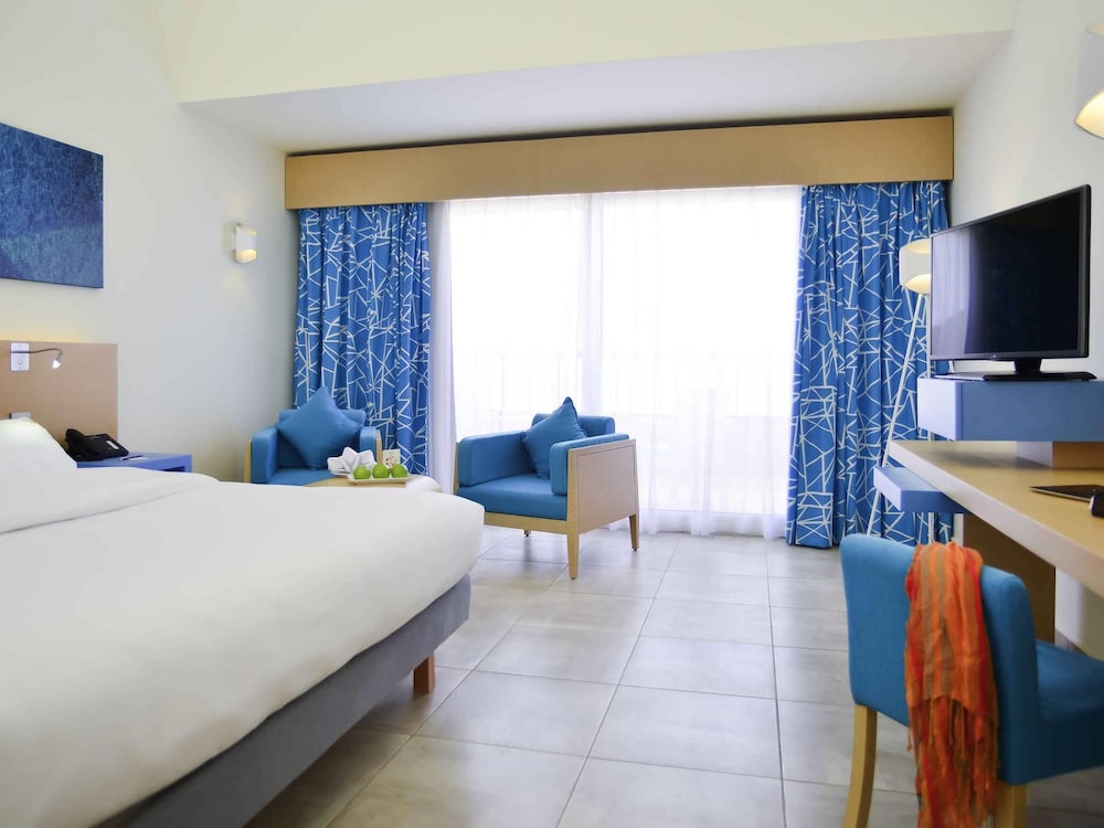 Habitación Superior 01 Queen - Lado de la Piscina del hotel Novotel Marsa Alam Beach Resort. Foto 3