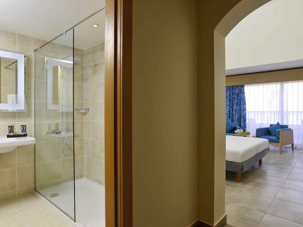 Habitación Deluxe 02 Camas Individuales Vistas al Mar del hotel Novotel Marsa Alam Beach Resort. Foto 4