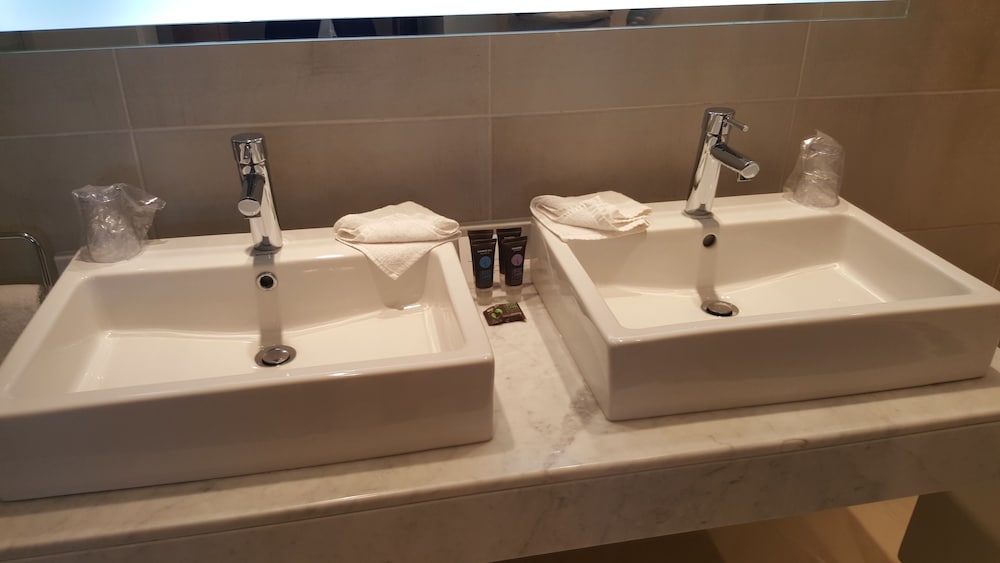 Habitación Deluxe, 02 camas individuales, Frente al Mar del hotel Novotel Marsa Alam Beach Resort. Foto 6