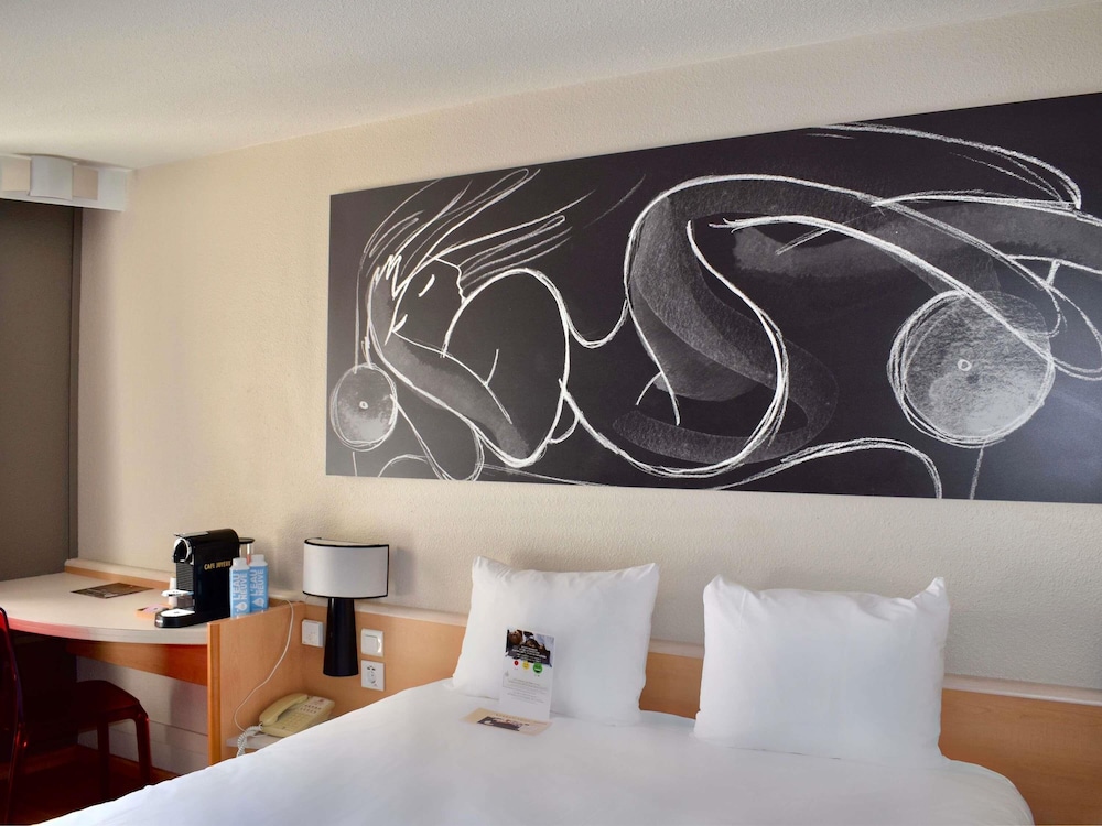 Habitación cómoda con cama doble del hotel Ibis Tours Centre Gare