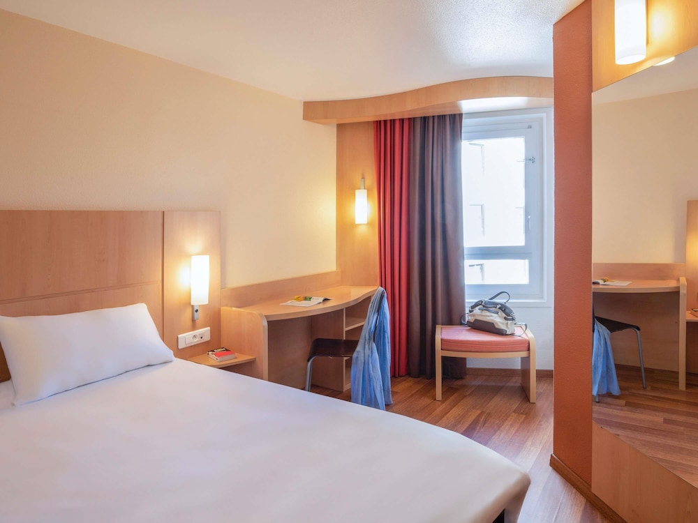Habitación Estándar con 1 cama doble del hotel Ibis Tours Centre Gare. Foto 3