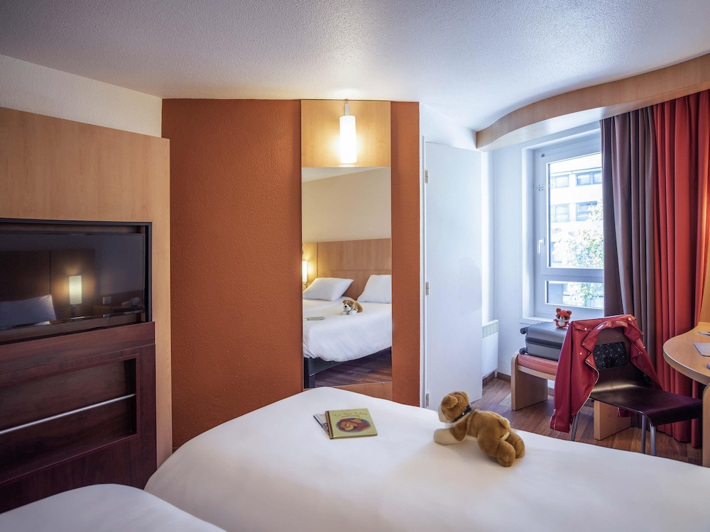 Estándar con 2 camas individuales del hotel Ibis Tours Centre Gare. Foto 1