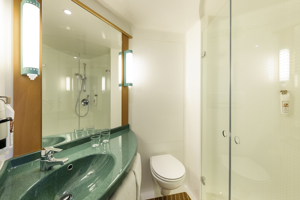 Estándar con 2 camas individuales del hotel Ibis Tours Centre Gare. Foto 5
