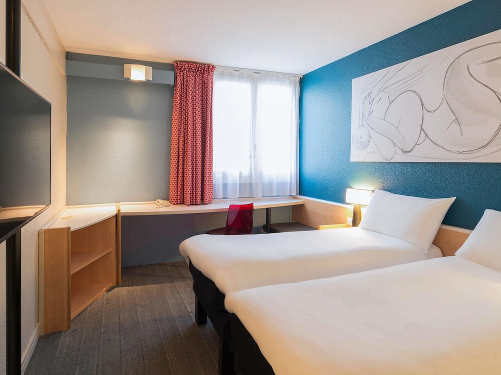 Habitación estándar con dos camas individuales del hotel Ibis Tours Nord. Foto 9