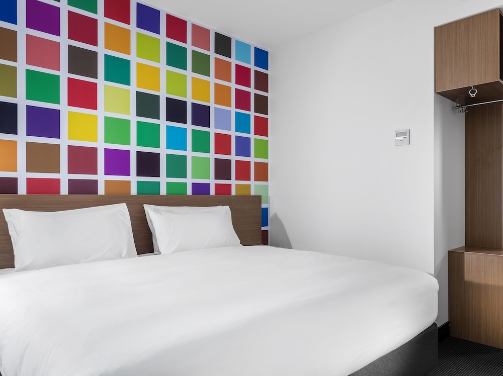 Habitación Estándar 1 Cama Queen del hotel Ibis Styles Brisbane Elizabeth Street. Foto 1