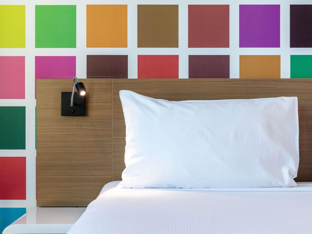 Habitación Estándar con 1 cama king size, con balcón del hotel Ibis Styles Brisbane Elizabeth Street. Foto 6