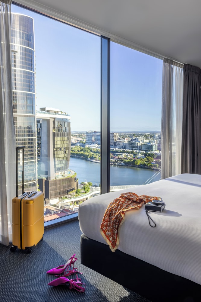 Suite Ejecutiva con 1 cama king size, Ribera del río del hotel Ibis Styles Brisbane Elizabeth Street. Foto 1